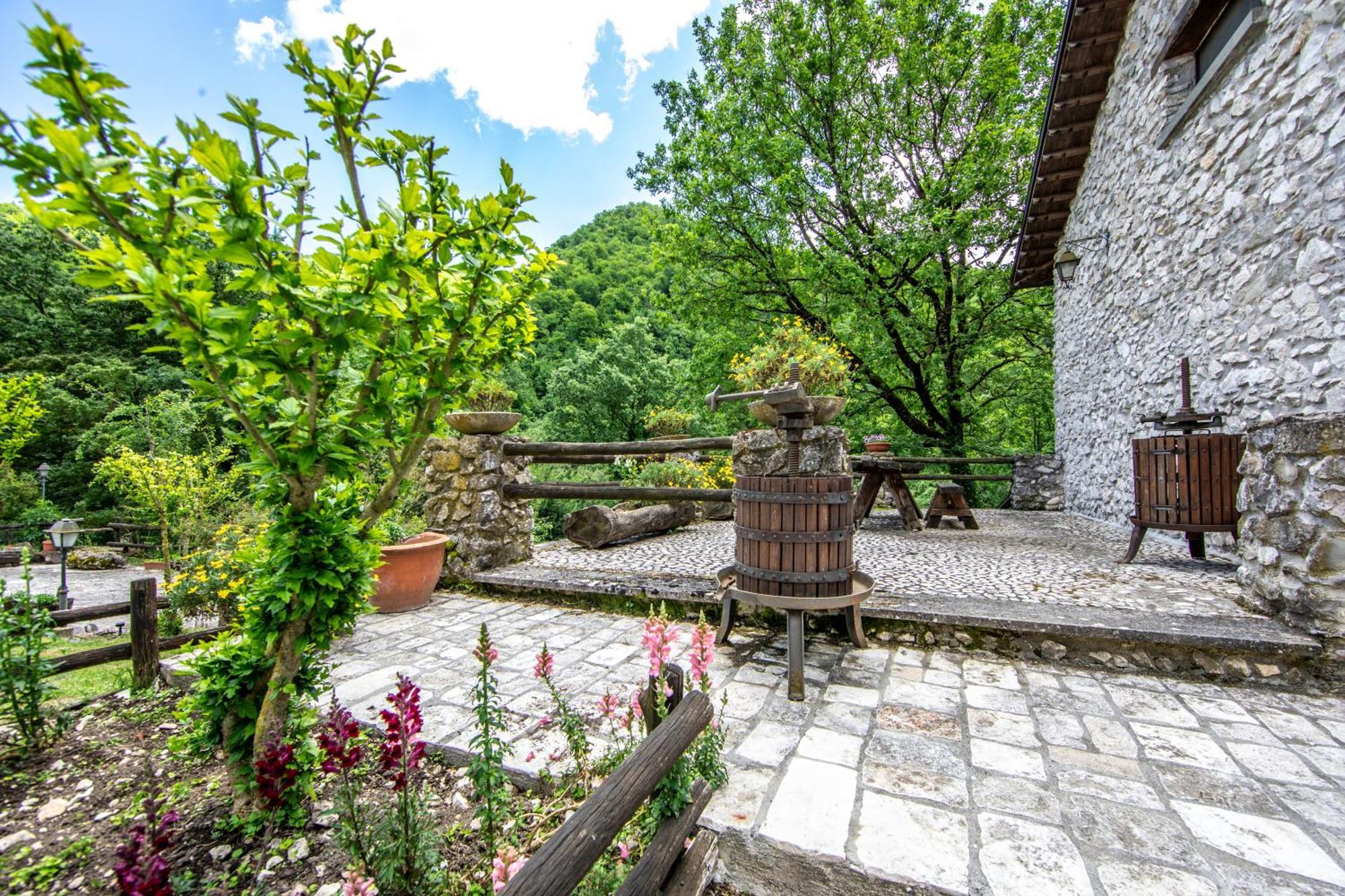 Agriturismo La Ferrera Varco Sabino エクステリア 写真