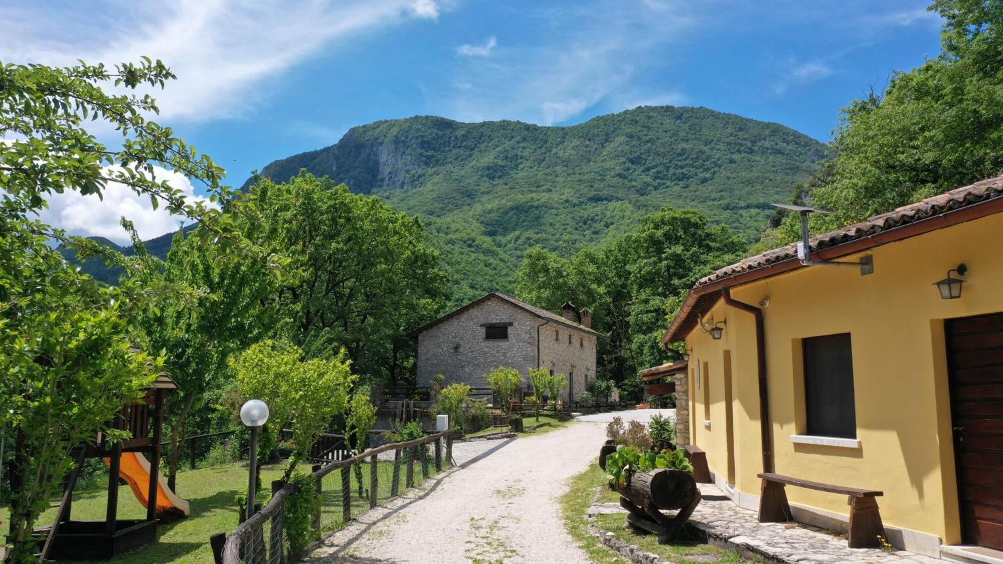 Agriturismo La Ferrera Varco Sabino エクステリア 写真