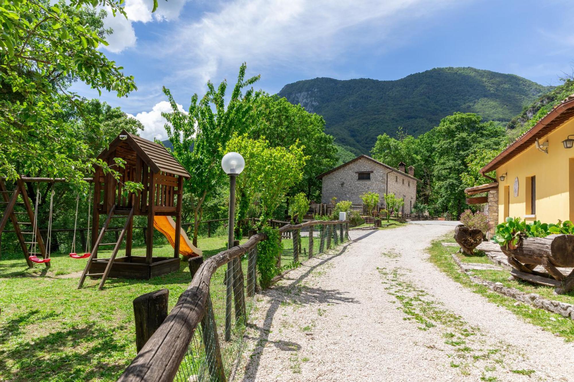 Agriturismo La Ferrera Varco Sabino エクステリア 写真